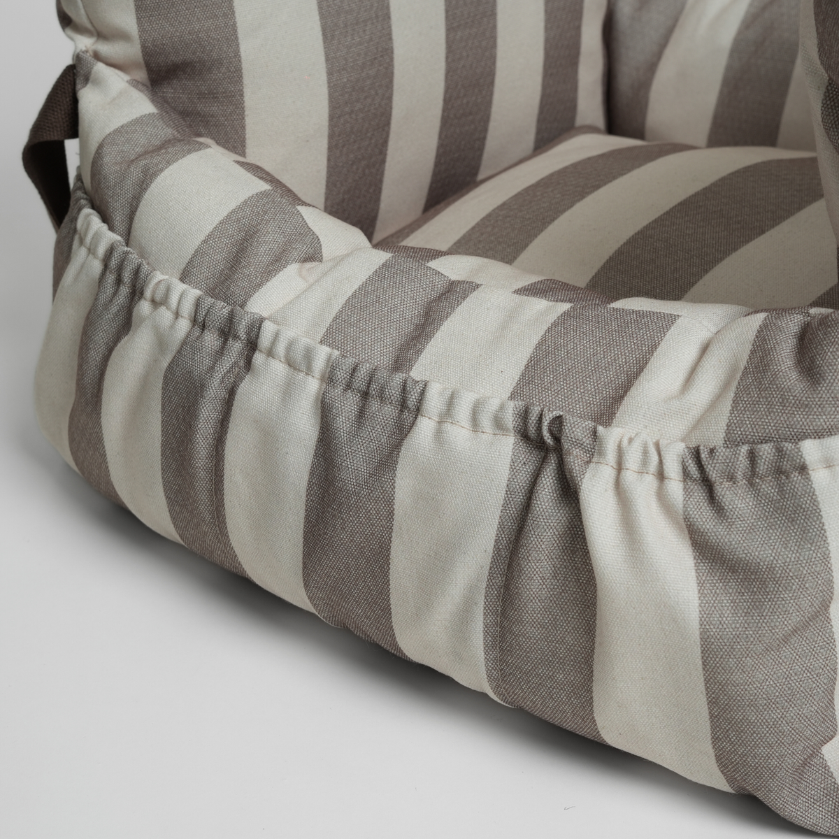 Lara Striped Dog Car Seat